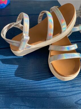 Cupcake Couture Girls 12 Holographic Strap Sandals - Silver